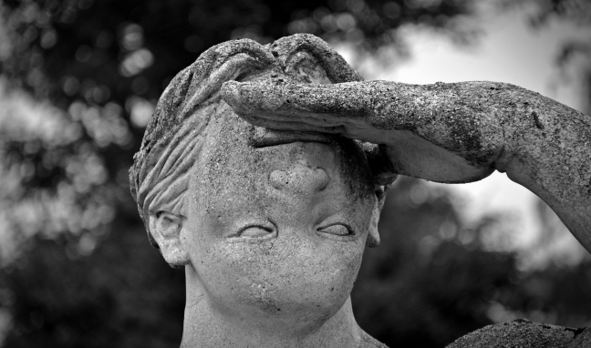 statue